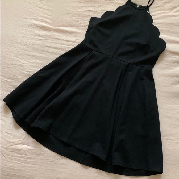 CR Scalloped Fit-and-Flare Dress - Picture 2 of 4